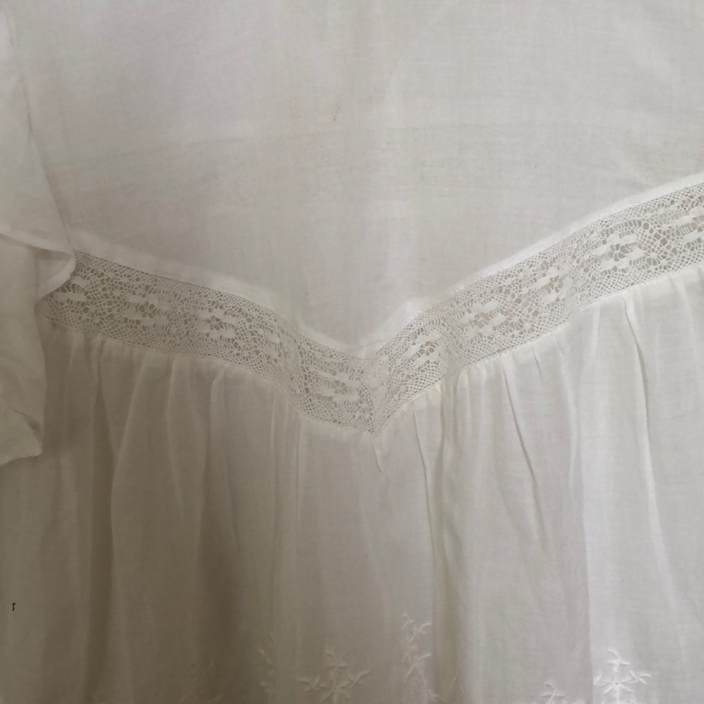 Aritzia cotton embroidered whitE top. NWOT. XS - Picture 3 of 8